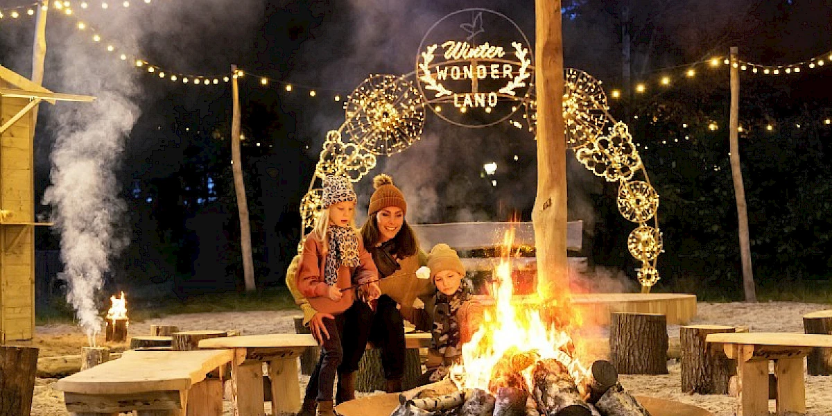 Center Parcs Winter Wonderland tijdens de kerstvakantie 2025 met lichtjes, chalets en kerstactiviteiten